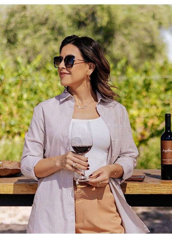Camisa Oversized Listrada Mocha Mousse e Off White Tauana - PRINCIPESSA
