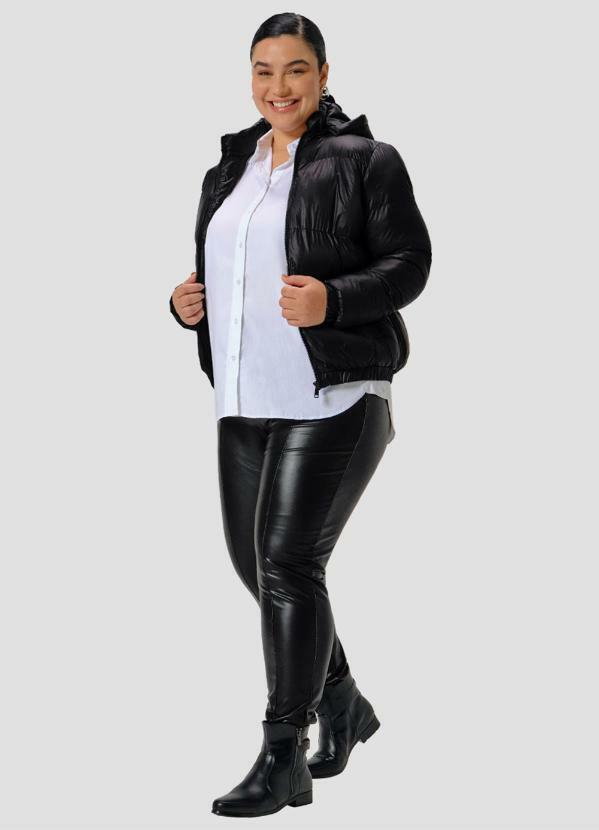 Calca Montaria Plus Size em Neocouro Preto - CEREJA ROSA