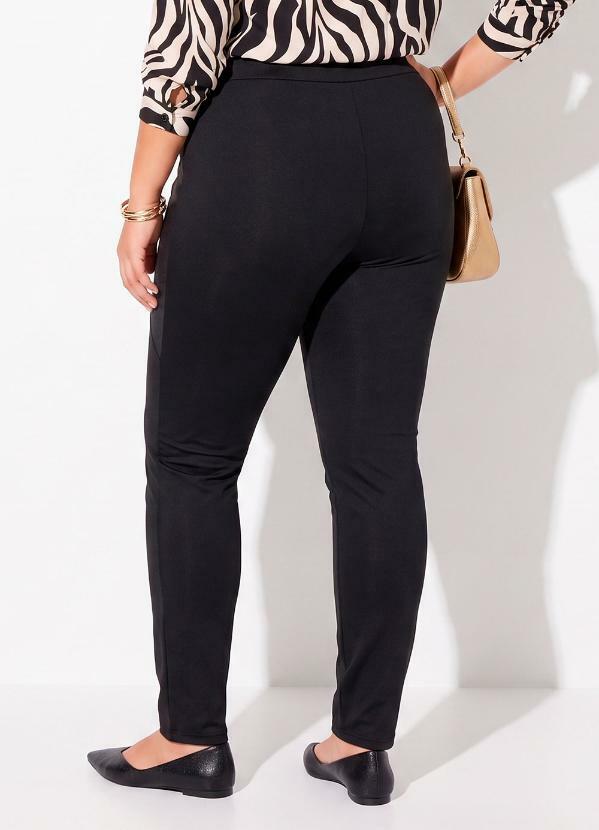 CALCA PRETA COM RECORTES EM CIRRE PLUS SIZE - MARGUERITE
